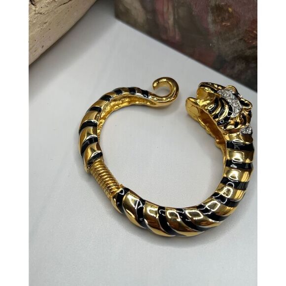 Black & Crystal Tiger Head Bracelet - Picture 10 of 12